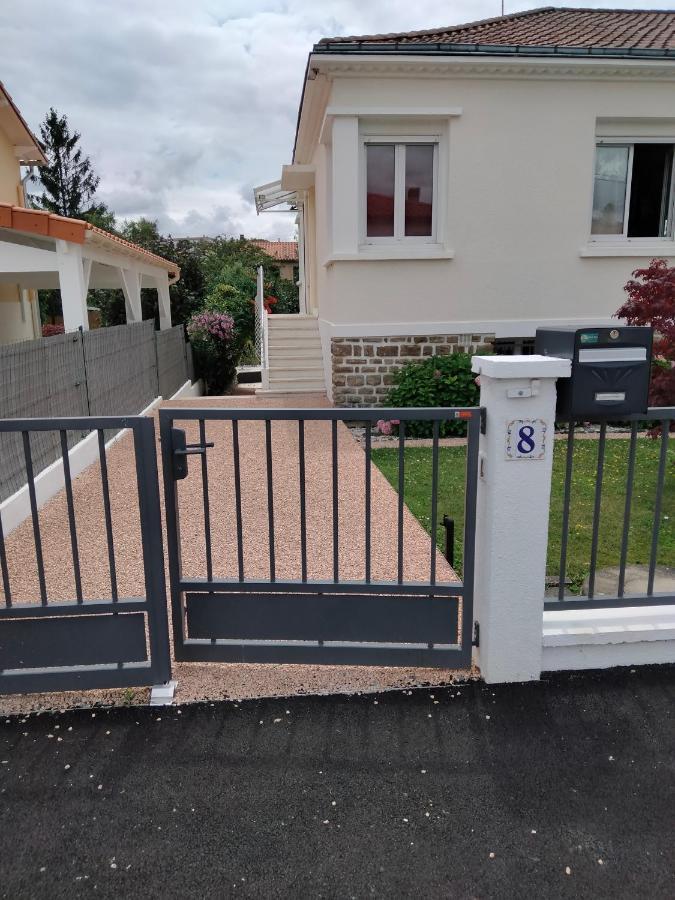 Chez Papinette, Proche Gare Et Centre, Pdj Compris Appartement Niort Buitenkant foto